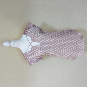 LIKE NEW Express Pink Geometric Patterned Short Sleeve Split Neck Blouse Size XS